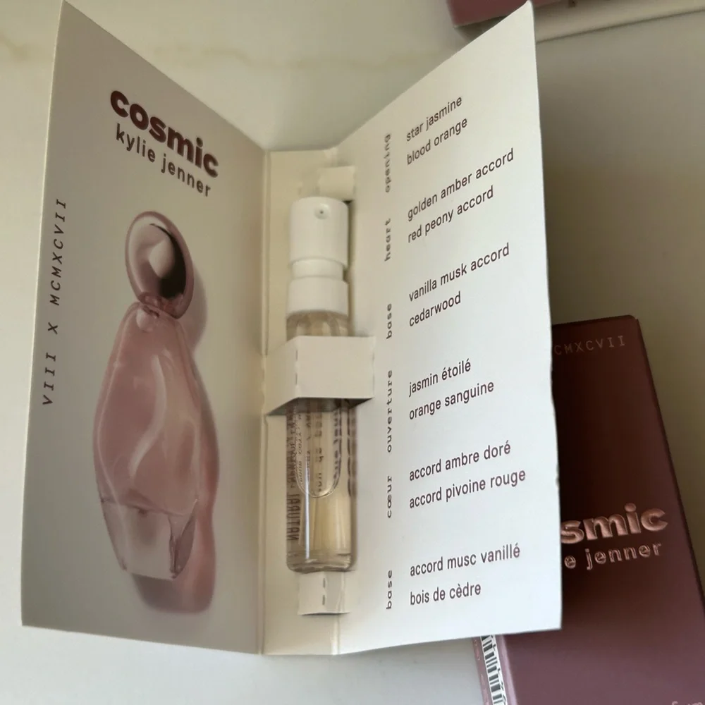 Kylie Cosmetics Deluxe Bundle - Picture 5 of 5